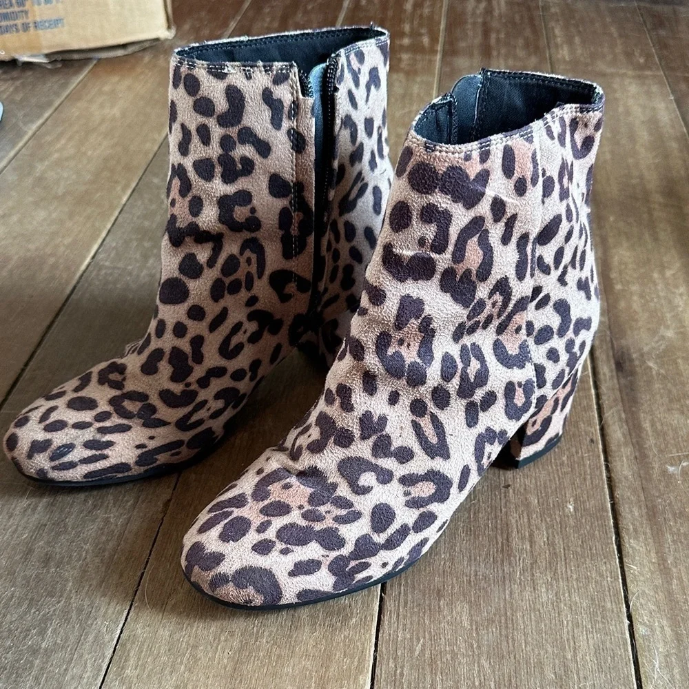 Time & Tru Leopard Boots size 7.5 women’s